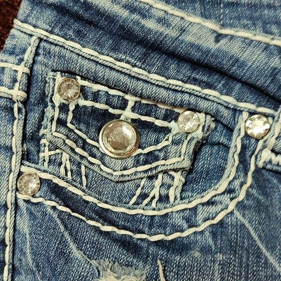 LA Idol super distressed jeans. - Picture 5 of 6